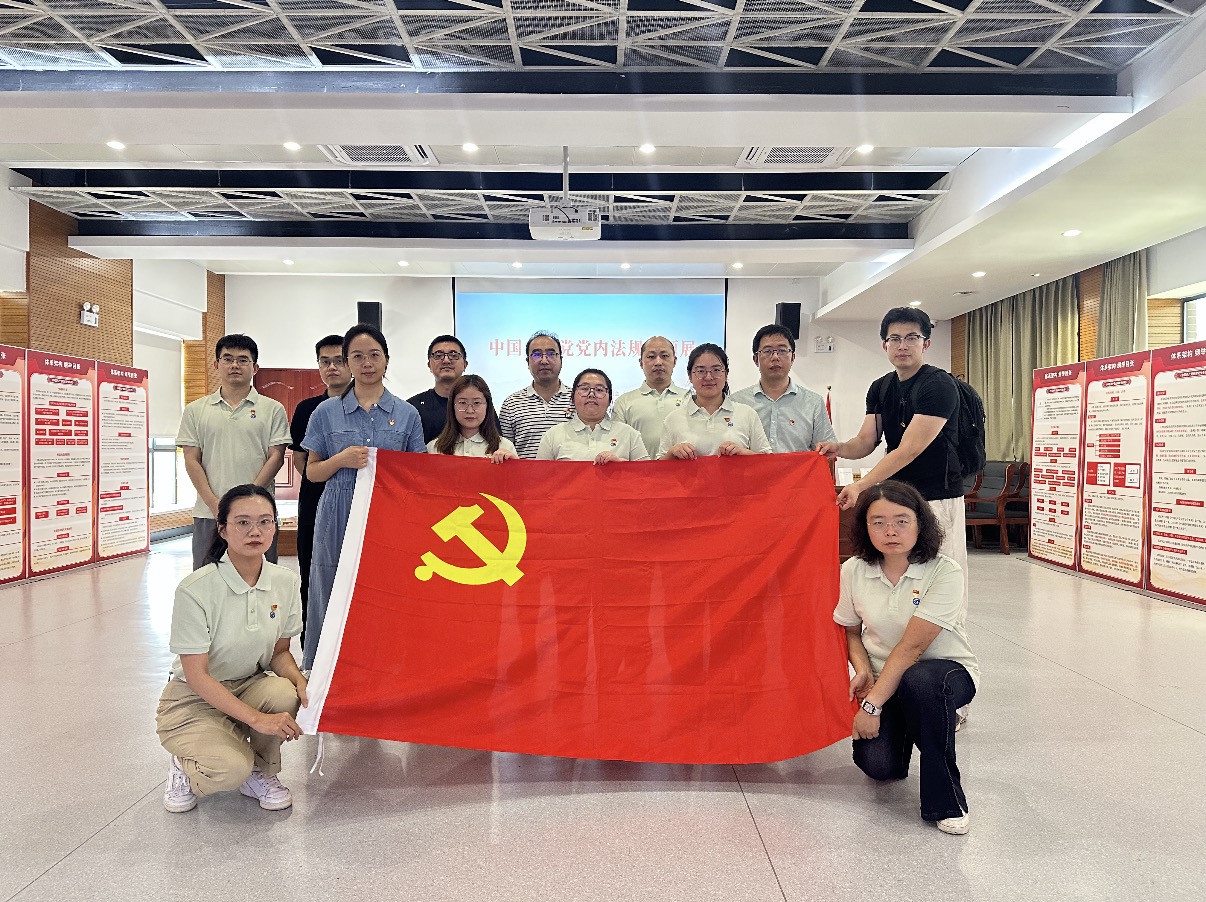 合影-压缩后.jpg